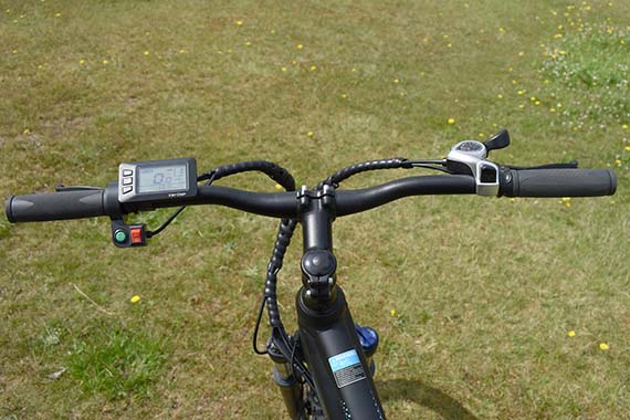 Cockpit-view-eskute-voyager-electric-bike-review