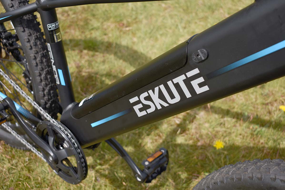 integrated-frame-battery-eskute-voyager-electric-bike-review