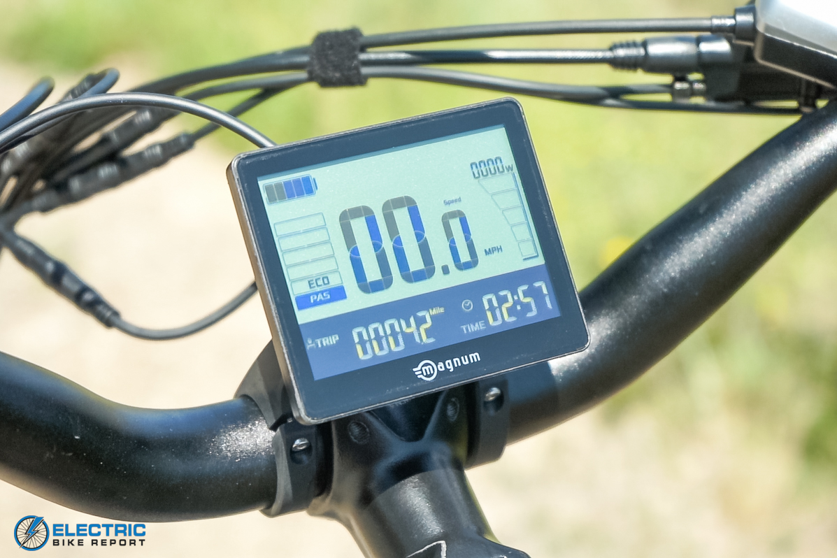 Magnum Nomad Review LCD Display