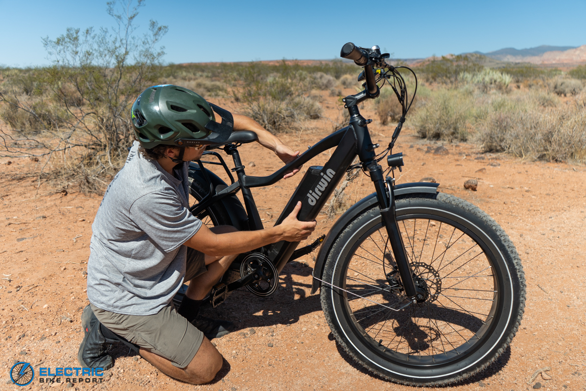 Dirwin Seeker Electric Fat Tire Bike Review Battery removal