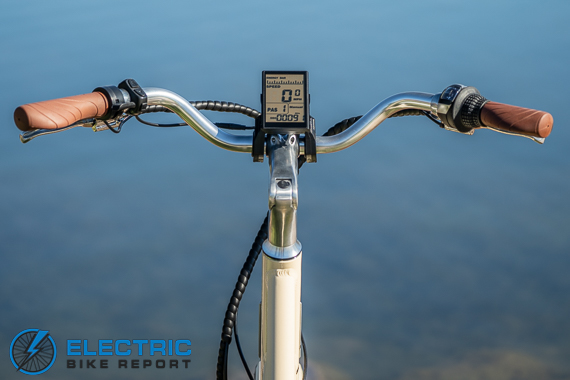 Blix Aveny Electric Cruiser Bike Review Cockpit