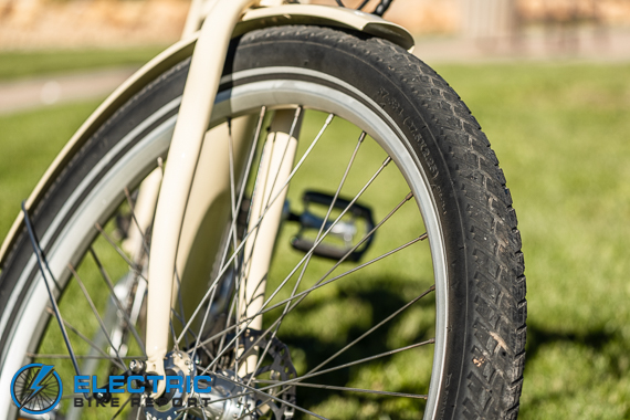 Blix Aveny Electric Cruiser Bike Review Tire Tread