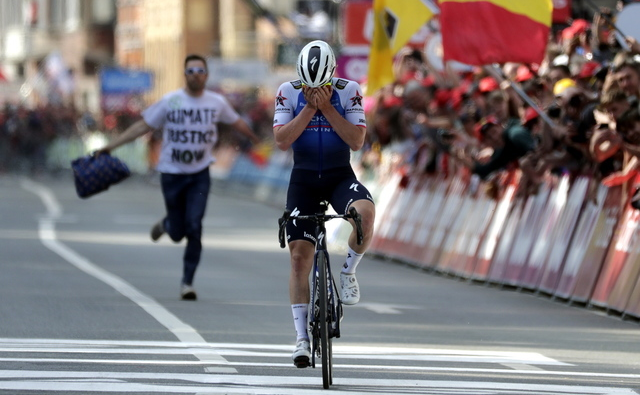 Evenepoel silences critics with incredible win at Liège-Bastogne-Liège | Video