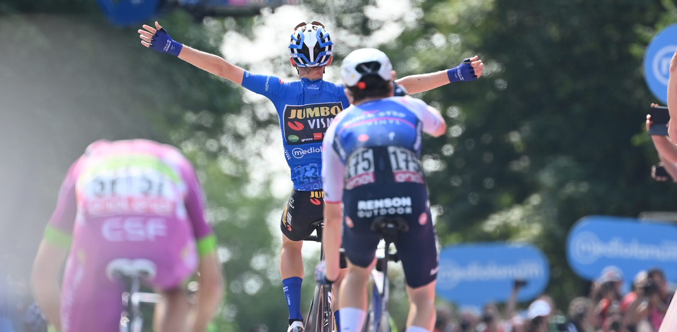 Bouwman wins as Schmid fumes over “unfair” sprint at Giro | Video