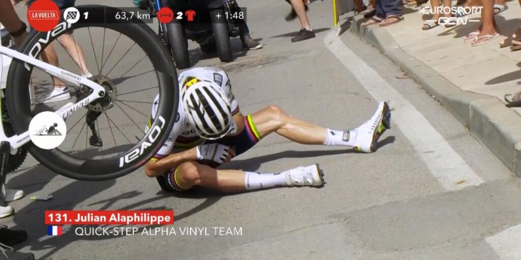 Alaphilippe crashes out of Vuelta, big blow for leader Evenepoel | Video