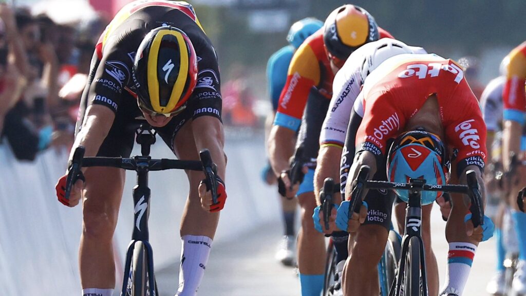 Close-up official photo finish shows Merlier beat Ewan by tiniest of margins at UAE Tour