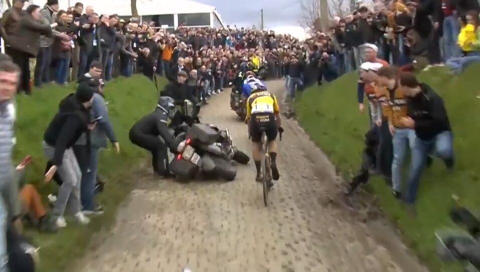 Race motorbike slides into spectators at E3 Saxo Classic | Video