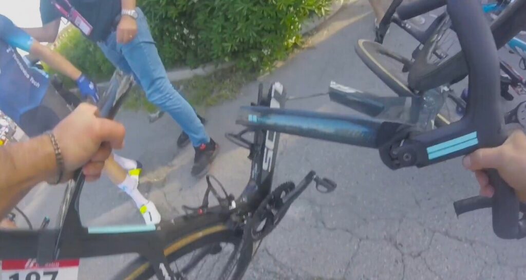 Team DSM rider's Scott Foil RC bike snaps in two places in Giro crash | Video