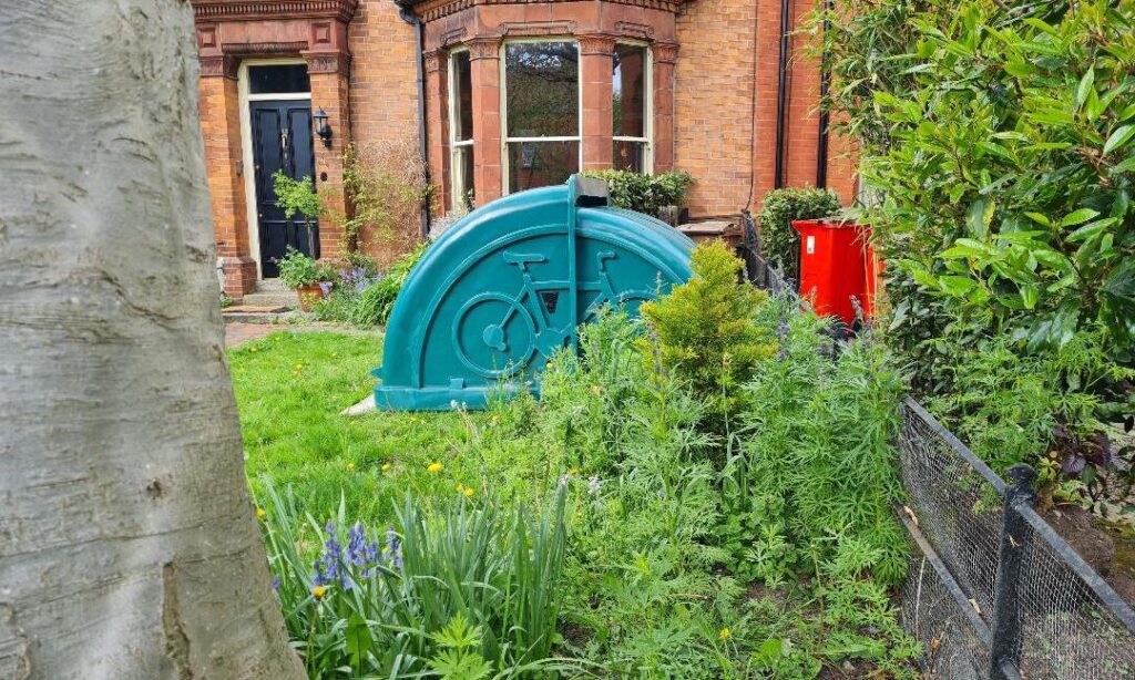 Dublin family ordered to remove bike box they installed in garden - Sticky Bottle