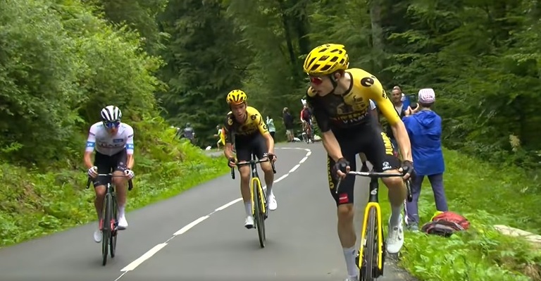 Vingegaard drops Pogačar on Tour’s first proper mountain | Video