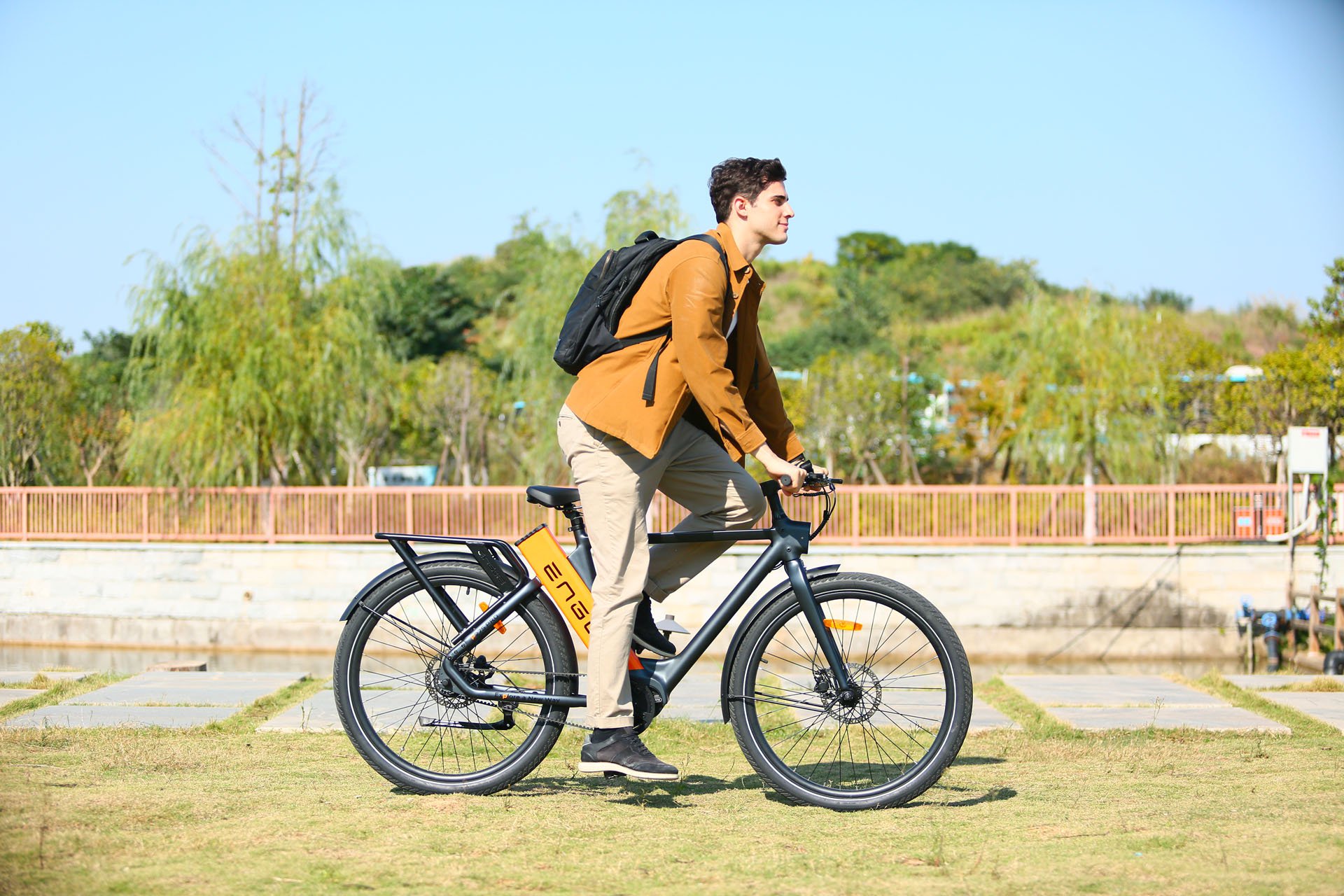 E-Bike News: E-Bike Racing Series Launched, Adjustable E-Bike Saddle Introduced, French Military Tests E-Bikes, Engwe Introduces New Model | Electric Bike Report