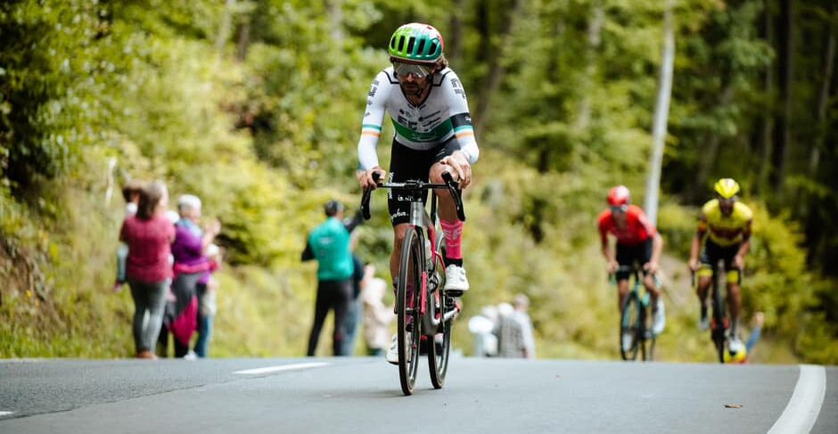 Ben Healy digs in as team hit by significant crash at Etoile de Bessèges