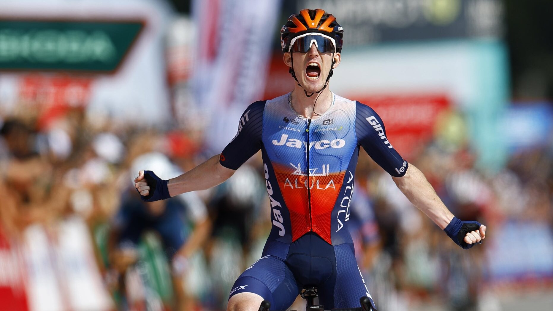 Sensational Eddie Dunbar wins stage at Vuelta after brilliant ride | Video