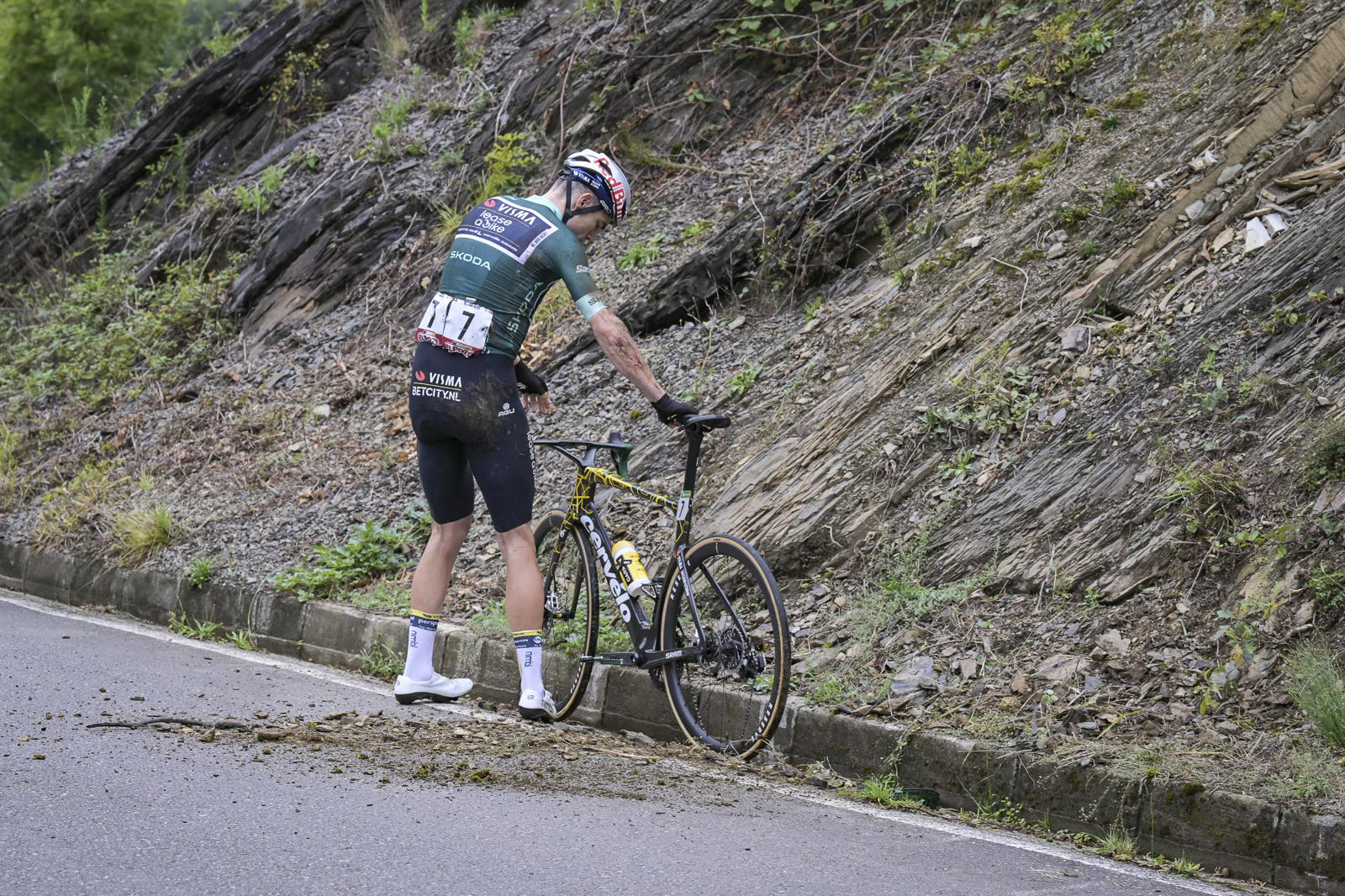 Van Aert needs “intensive care” after Vuelta crash, season outlook unclear