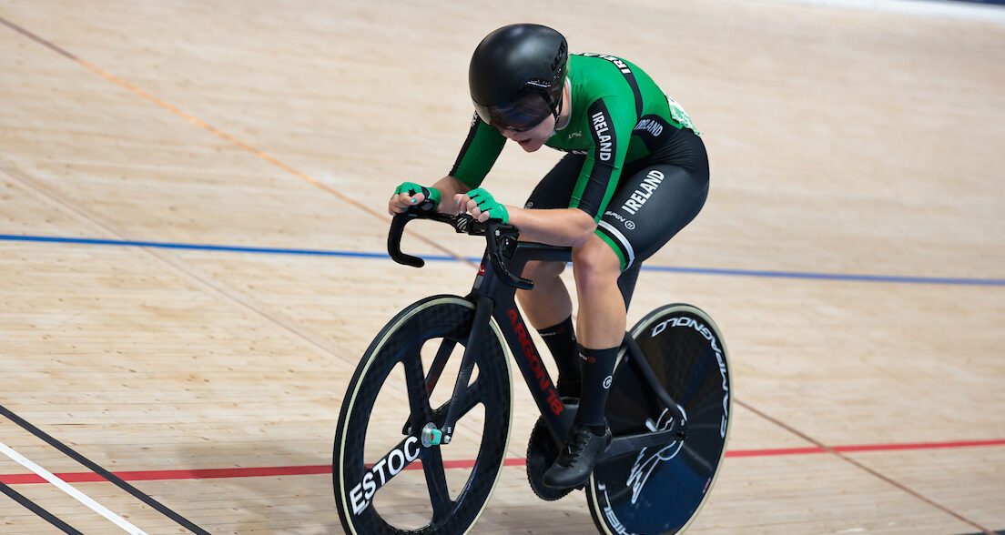 Lara Gillespie breaks through with first medal at elite World Champs | Video