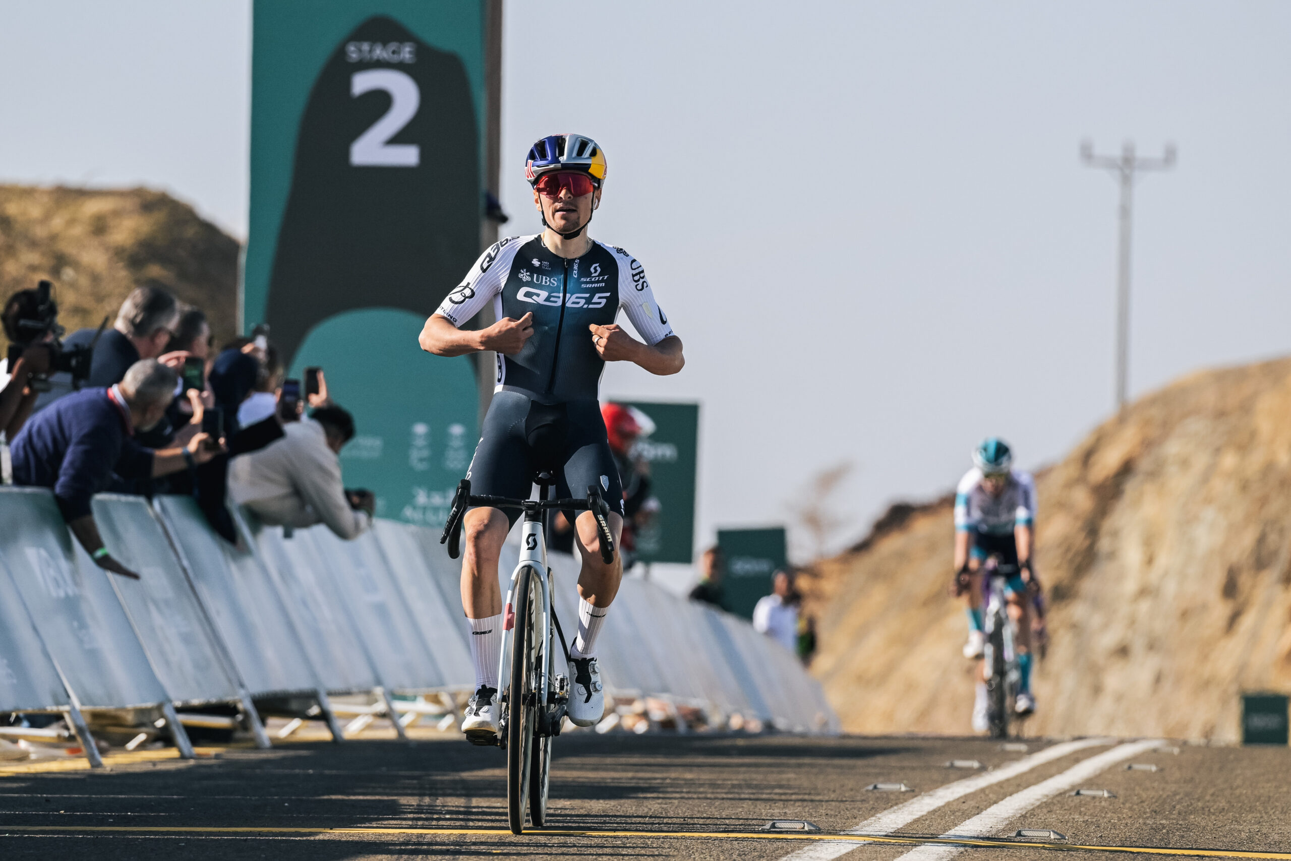 Pidcock demolishes uphill finish in Saudi, Dunbar in the mix | Video