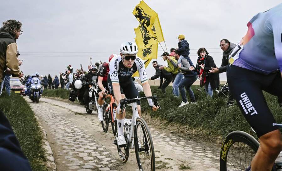 Conquering the Savage Arenberg: Roubaix’s Relentless Trial of Grit