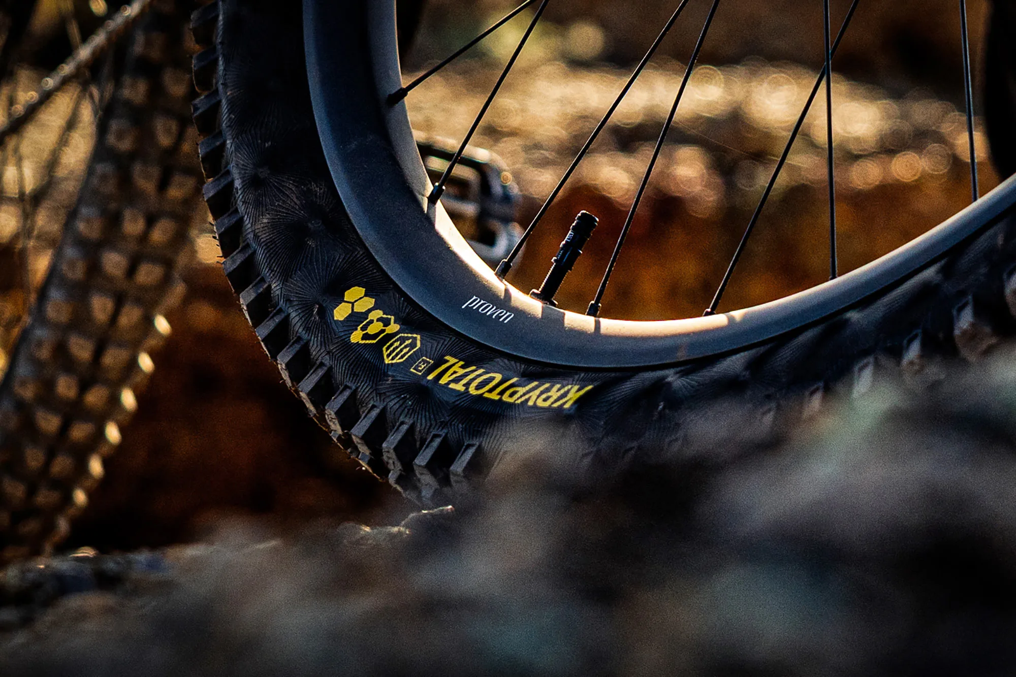 Unleash the Power: Hunt Drops World’s Strongest Carbon Enduro MTB Wheels!
