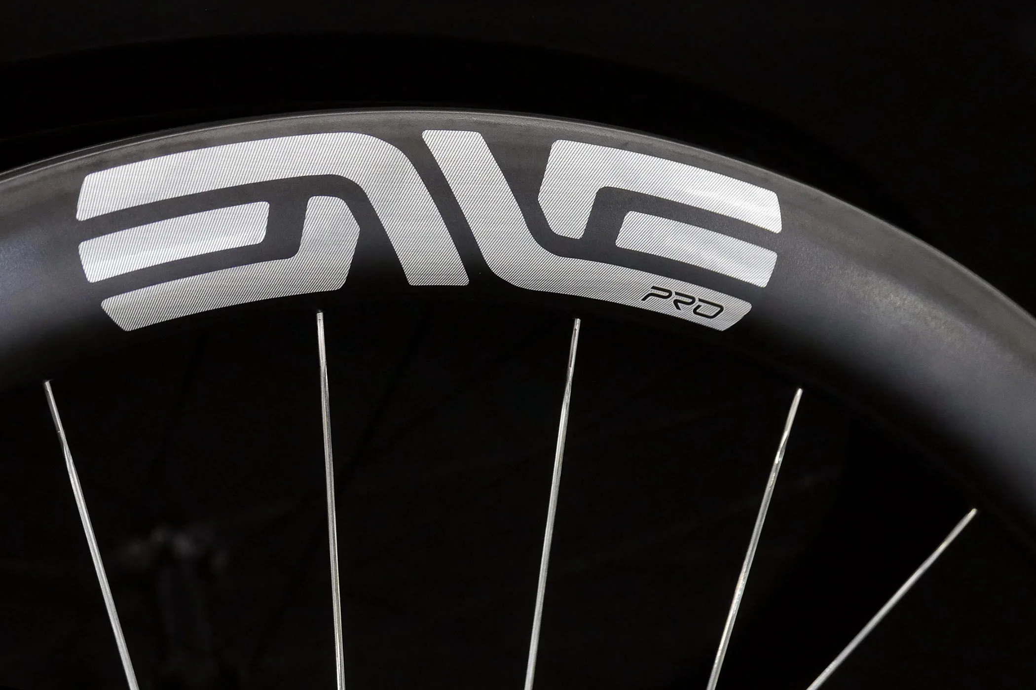 ENVE SES 4.5 Pro: Tadej’s Secret to Lightweight Aero Dominance on Climbs!