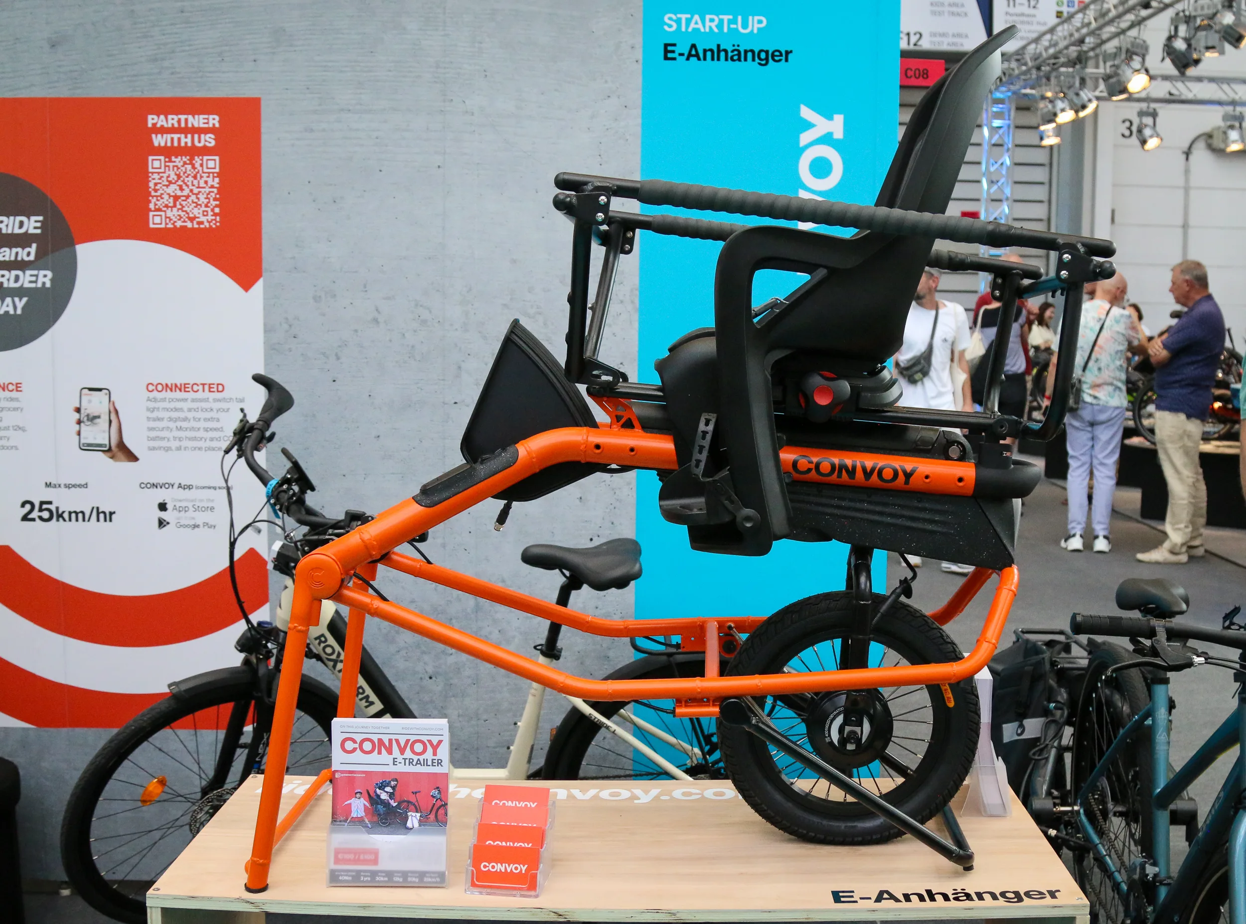 Revolutionize Your Ride: Convoy – The Electric, Self-Steering Cargo Bike Trailer!